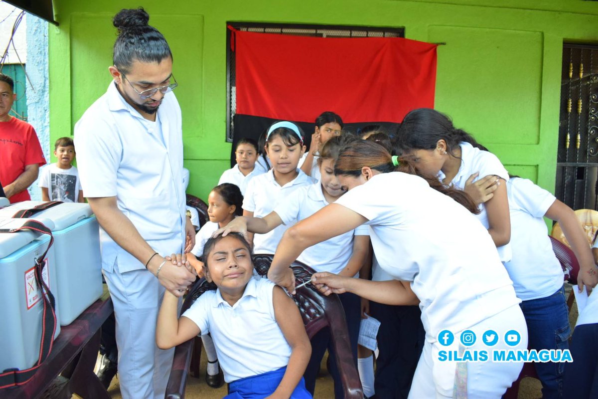 #Nicaragua 🇳🇮 En imágenes jornada de vacunación del <a href="/MinsaNicaragua/">Ministerio de Salud Nicaragua</a> contra el Virus del Papiloma Humano, a niños y niñas de 9 a 14 años del colegio Primero de Junio, en el barrio Jorge Dimitrov, Distrito Uno de Managua.