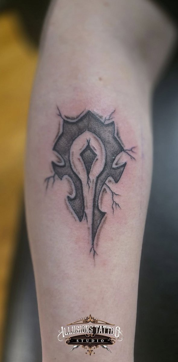 JuuZBee's tweet photo. I have not made a post in quite some time but wanted to throw it out there that ya girl finally got a tattoo.. &amp; you know I had to rep World of Warcraft and the Horde <3 https://t.co/QvHMOwjM34