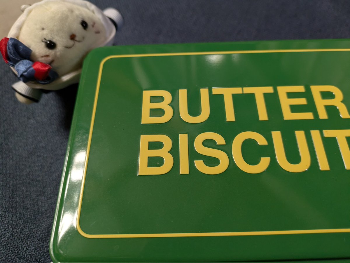 monlepetitchou's tweet photo. 押尾コータローさんが差し入れられたクッキー!あの、緑の缶もしや!私も何年か前に丸の内で購入しました。北海道のクッキー、期間限定で販売されてたの。缶もクッキーも何種類もあって自分で好きなように選ぶことができた!美味しかったなぁ。また食べたい🤤
#美瑛放牧酪農場
#BUTTERBISCUIT https://t.co/cgLqqgZEB6