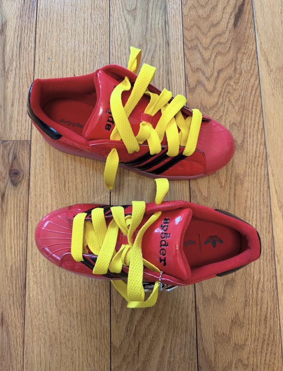 Ovrnundr's tweet photo. Yellow Laces https://t.co/G50TFKMC2s