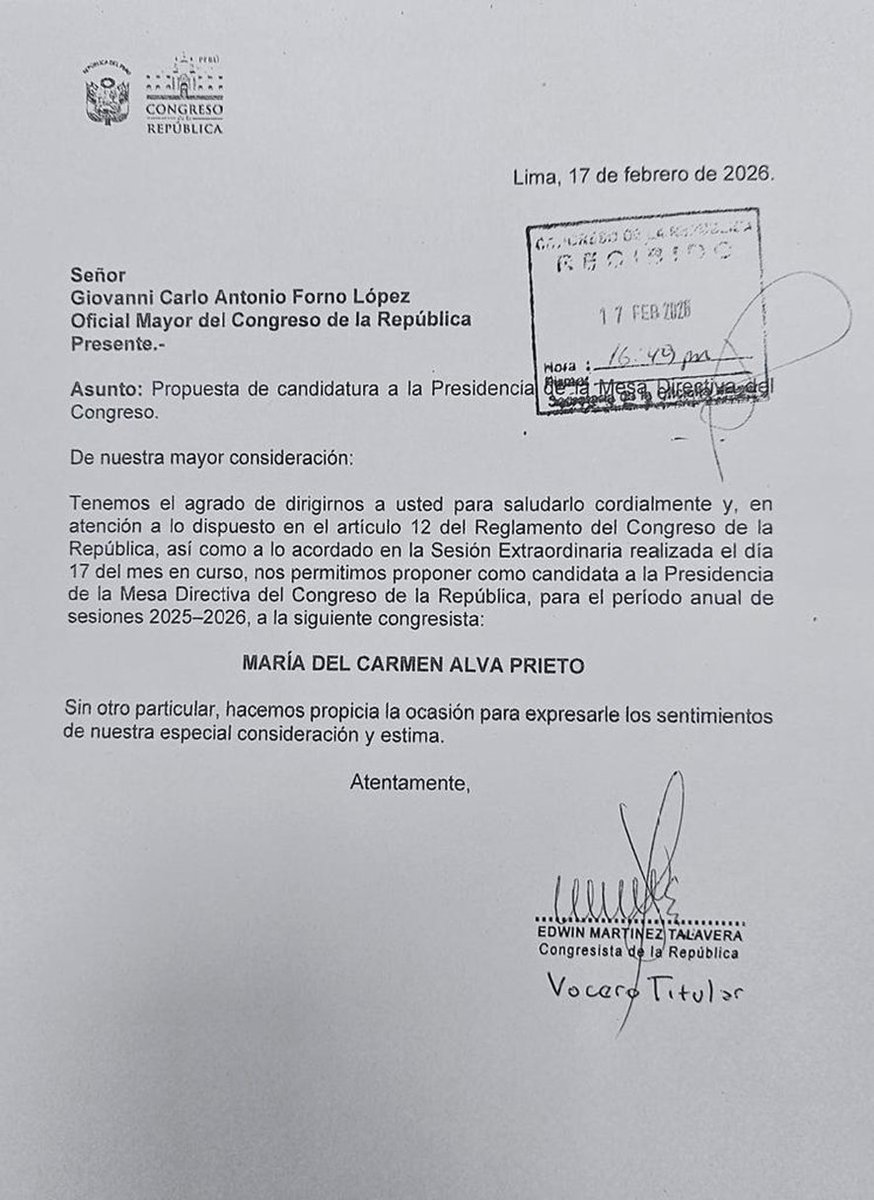 #LOULTIMO Congresista <a href="/MaricarmenAlvaP/">Maricarmen Alva</a> postula a la presidencia del Parlamento, y, por ende, como encargada de la presidencia de la república.