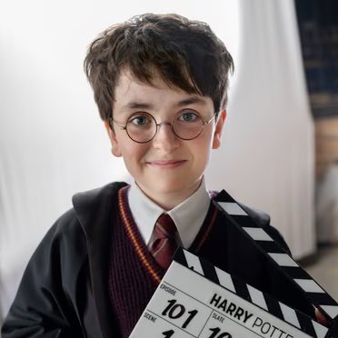 DiscussingFilm's tweet image. Daniel Radcliffe tells people not to pressure the child actors in the ‘HARRY POTTER’ reboot by comparing them to the OG cast.

“Don’t ask about us - me, Emma and Rupert - all the time. I would like not to be weird spectral phantoms in these children’s lives. Just let them get on…