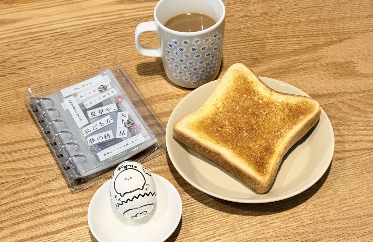 Buongiorno！我が家のモーニングは、いつも、優雅にコーヒーとパンを嗜みますわ。今日はナービィイースターエッグ付きですのよ♡（後ろでチビらが学校ヤーヤー騒がしい！！）