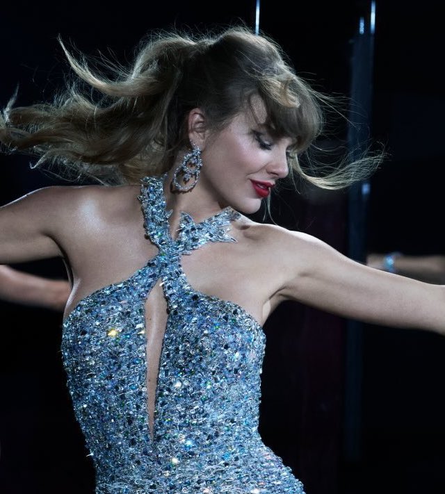 TSUpdating's tweet image. 🚨| Taylor Swift occupies the ENTIRE TOP 4 on US iTunes with ‘Opalite’ remixes!