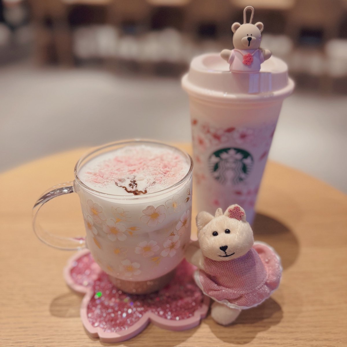 桜 咲くよラテ☕️美味しい🌸

 #スタバ桜  #スタバ新作 #Starbucks