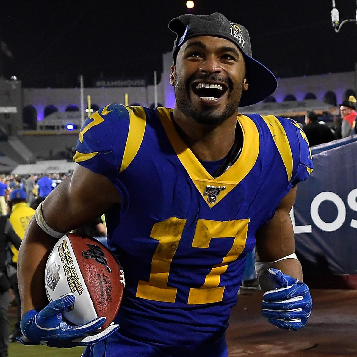 tg_uzy's tweet photo. @RamsNFL @NFL @robertwoods Great Ram https://t.co/8m0sFAtMkM