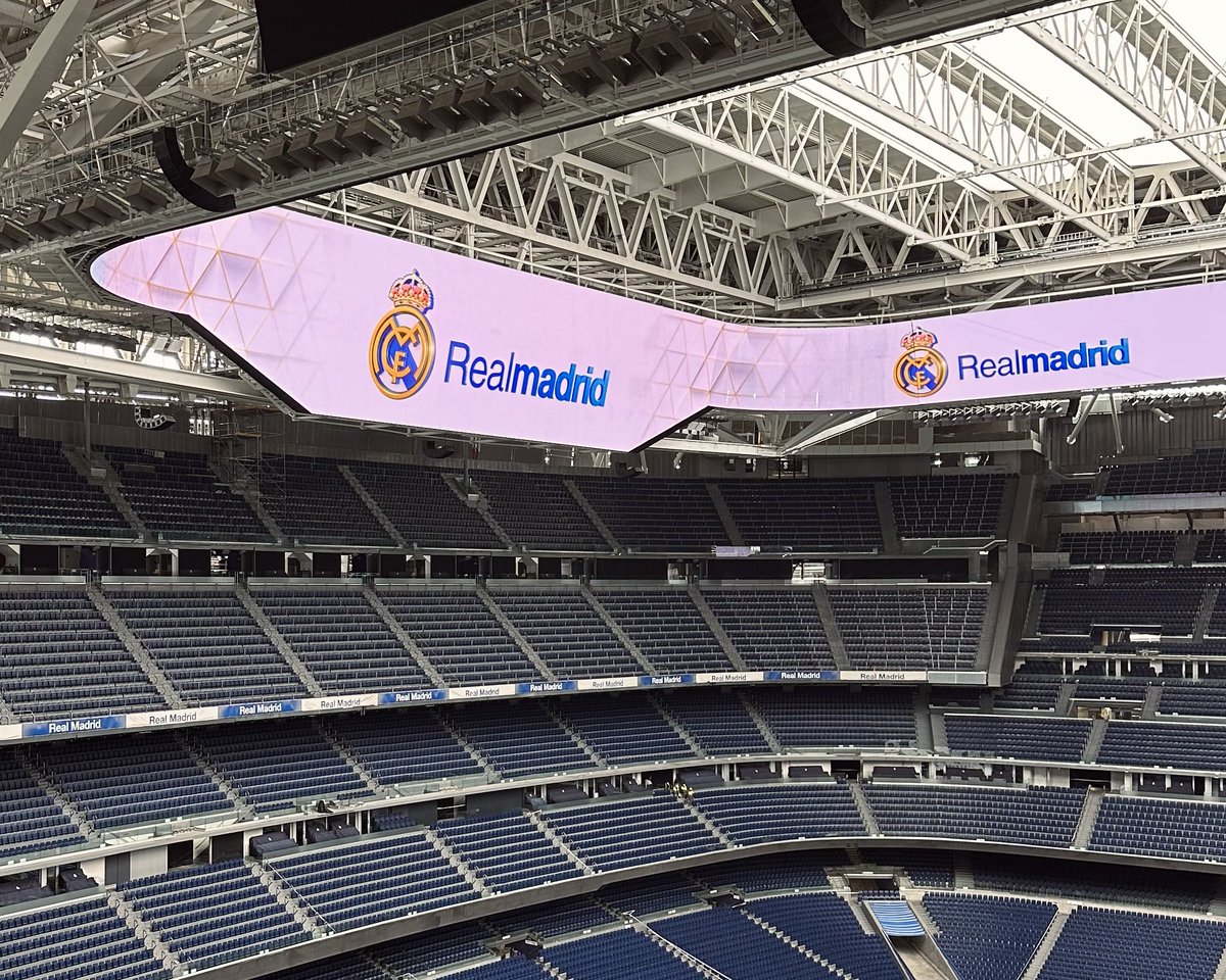FPL_sieltam's tweet image. Ketika foto ngasal tp lo di Santiago Bernabéu, Madrid