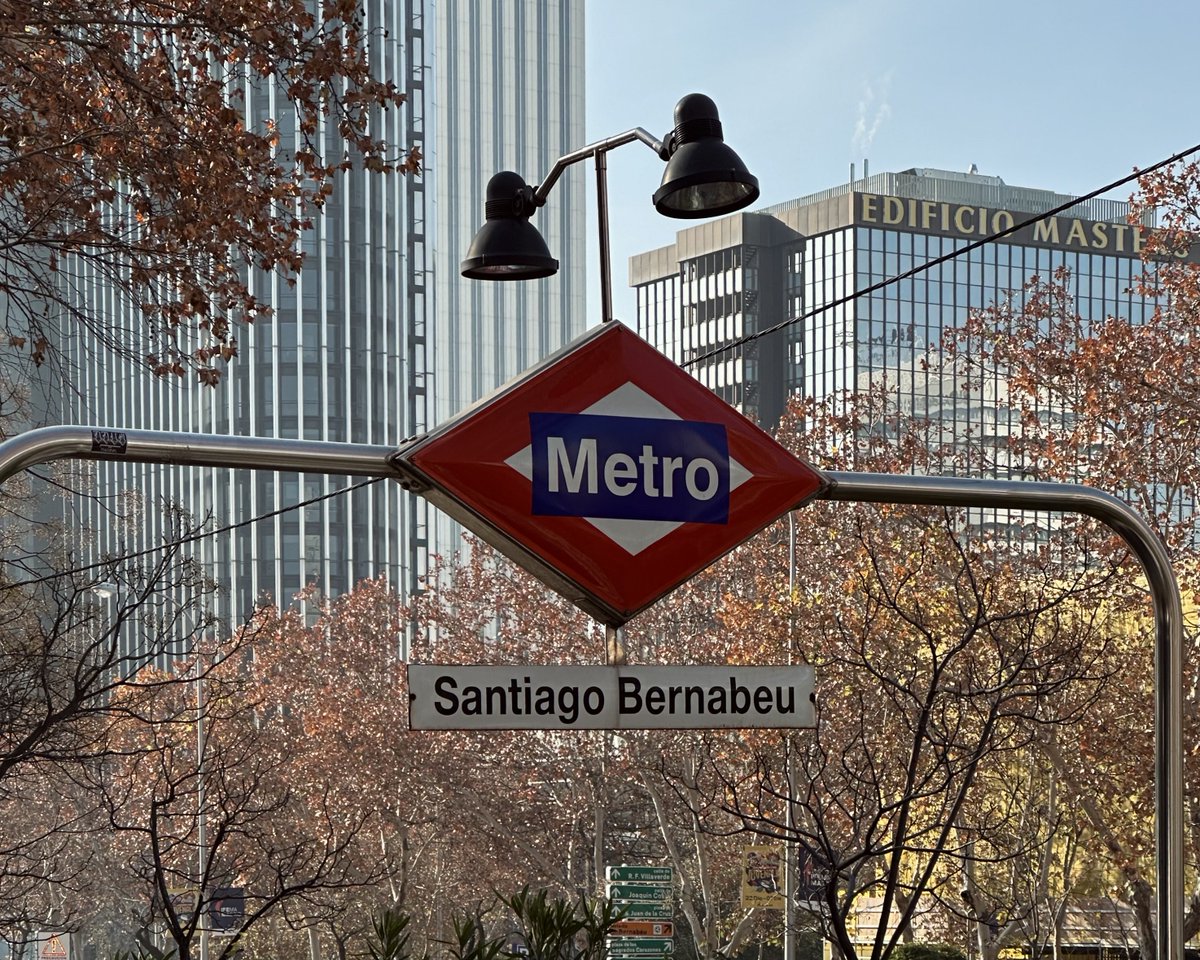 FPL_sieltam's tweet image. Ketika foto ngasal tp lo di Santiago Bernabéu, Madrid