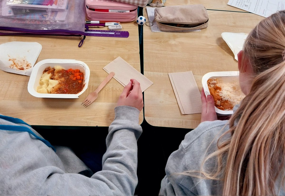 snpballyroan's tweet photo. Great excitement today as the Hot School Meals Scheme got up and running in SNP! Thumbs up from all our pupils and so much to choose from! Make sure to get those orders in for next week!!!! #hotschoolmeals #emptyplates https://t.co/Ct8k39vUpQ
