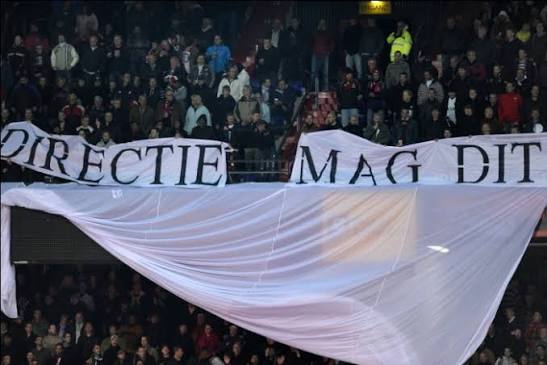 Feyenoord reageert weer op eenzelfde wijze: verbieden en doodzwijgen en hopen dat het overwaait. Supportersbeleid wordt hiermee door de directie wederom begraven. Supporters zijn geen jaknikkers. Wat holtde bvo keihard richting afgrond.... 

#bizar