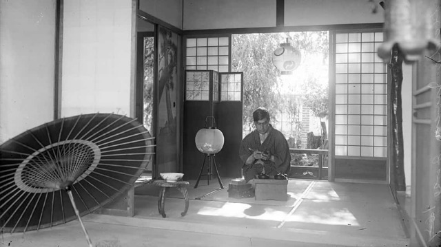 A inicio del siglo XX cuando las élites mexicanas vestían a la moda parisina, hubo un escritor que usaba kimono  y hasta se construyó una casa estilo japonés en Coyoacán. 🎌👹🇲🇽 Sigue leyendo porque hoy te vamos a contar la historia del primer otaku mexicano…