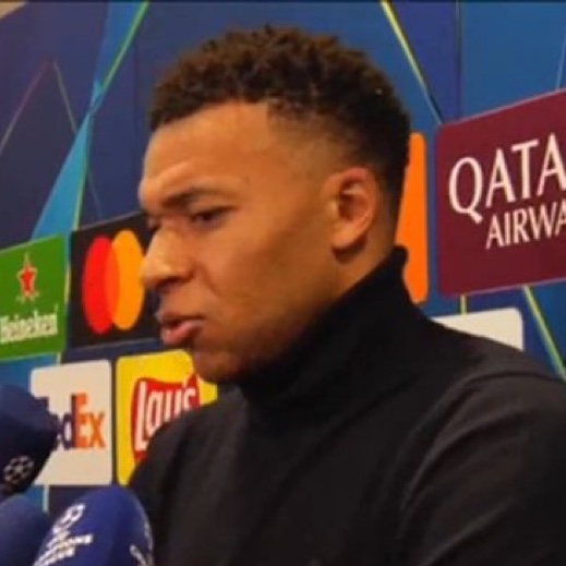 ActuFoot_'s tweet photo. 🚨 Kylian Mbappé 🇫🇷 : « J’ai demandé à Vini 🇧🇷 𝗖𝗘 𝗤𝗨'𝗜𝗟 𝗩𝗢𝗨𝗟𝗔𝗜𝗧 𝗙𝗔𝗜𝗥𝗘.

Quoi qu’il aurait voulu faire, 𝗻𝗼𝘂𝘀 𝗹'𝗮𝘂𝗿𝗶𝗼𝗻𝘀 𝗳𝗮𝗶𝘁 𝗲𝗻 𝗲́𝗾𝘂𝗶𝗽𝗲. 

Nous n'abandonnerons 𝗝𝗔𝗠𝗔𝗜𝗦 Vini.

Nous avons soutenu notre joueur. »

(zone mixte) https://t.co/NdTZllDNoL