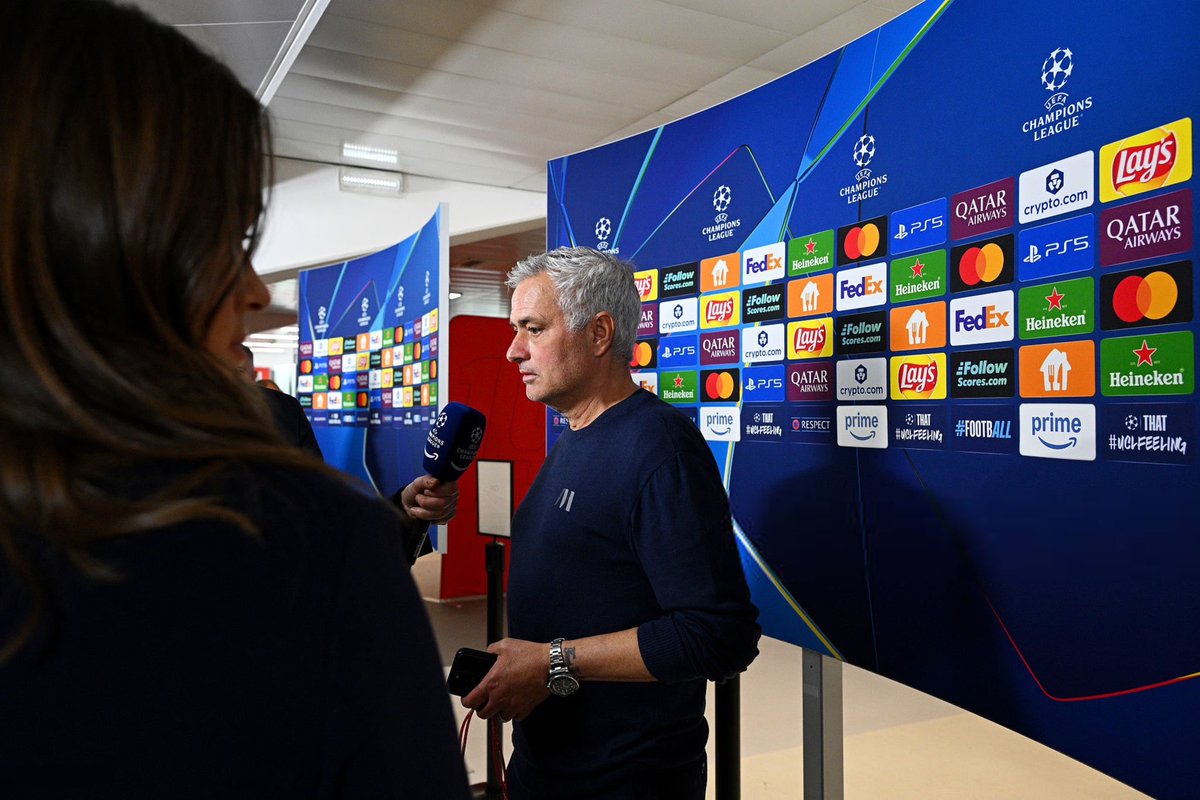 José Mourinho 🇵🇹 :

« L’arbitre a fait exprès de ne pas donner de carton jaune à Álvaro Carreras, Dean Huijsen et Aurélien Tchouaméni, car ils auraient été suspendus pour le match retour ! »

🎙️(Zone mixte)