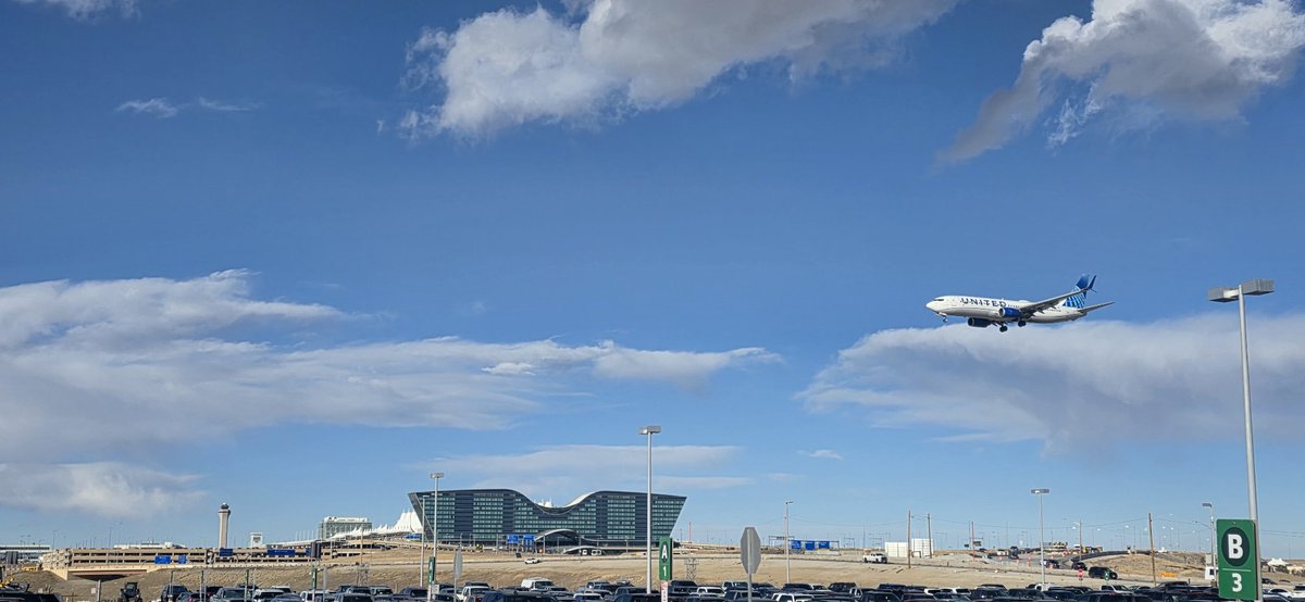 cadwumbo's tweet photo. Loving the high wind approach @DENAirport https://t.co/0HGl0koNRM