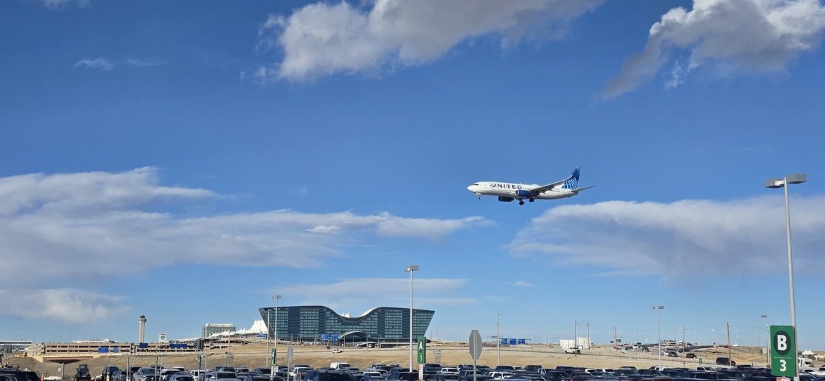 cadwumbo's tweet photo. Loving the high wind approach @DENAirport https://t.co/0HGl0koNRM