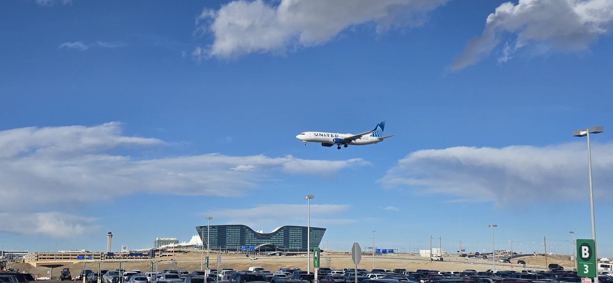 cadwumbo's tweet photo. Loving the high wind approach @DENAirport https://t.co/0HGl0koNRM
