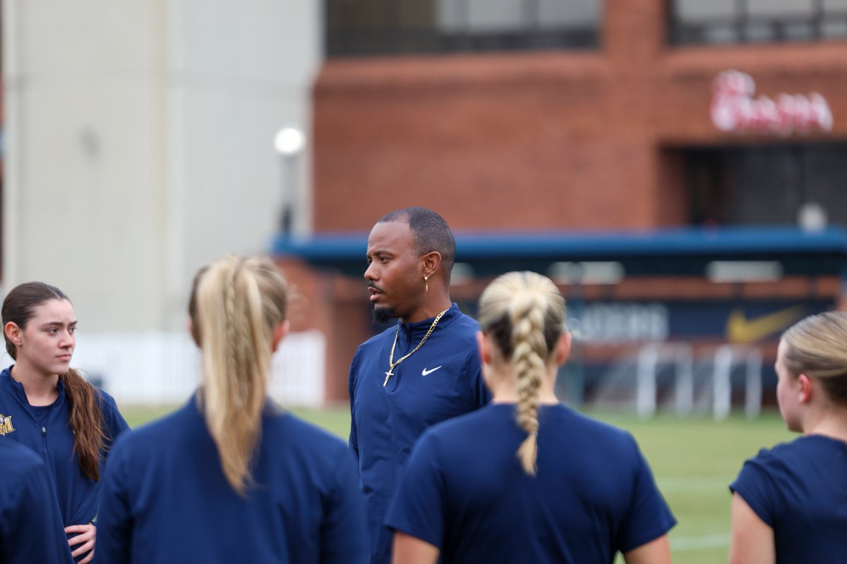 RacersSoccer's tweet photo. Spicing up the pitch 🌶️

Welcome to Cutchin Field, Coach Salsa!

#GoRacers🏇 https://t.co/2yZyDphqtv