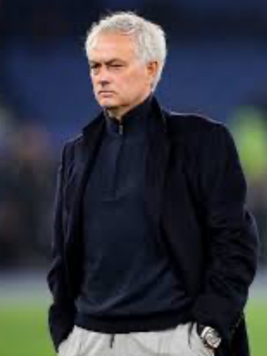 Mourinho considera que Vinicius ha provocado al público.

Imagino que lis mourinhistas le ovacionará en el Bernabéu.

Tu dedo nos señala el camino.