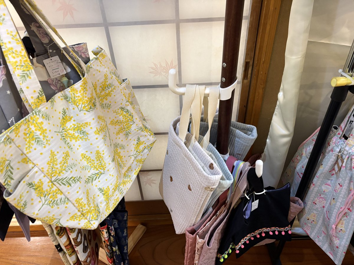 eeee383830's tweet photo. 入園入学マルシェは終わってしまいましたがお店にはまだまだたくさん置いてありますよ😌
体調悪くて来れなかった方、用事などあった方などゆっくり見てくださいね😊💕︎ https://t.co/cvaIMu2QVk