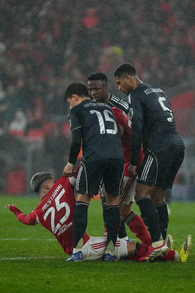 Arda Güler geçen oynanan maçta, Gianluca Prestianni’ye hak ettiği muameleyi yapmıştı.