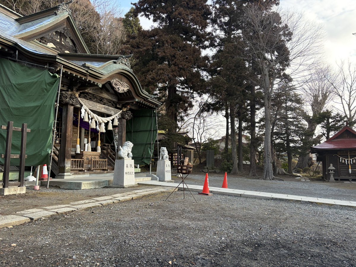 早く来過ぎて神社関係者しかいない・・・