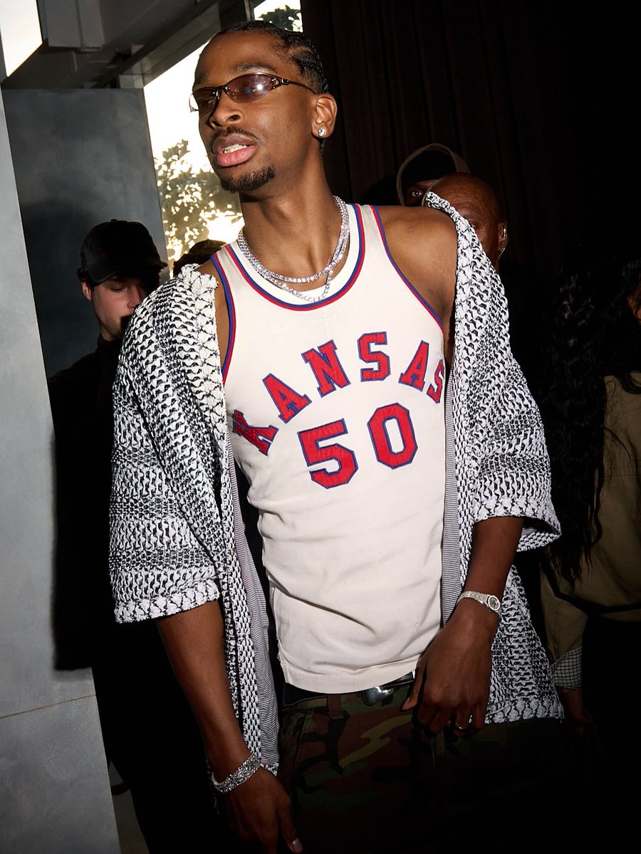 Complex Style tweet media