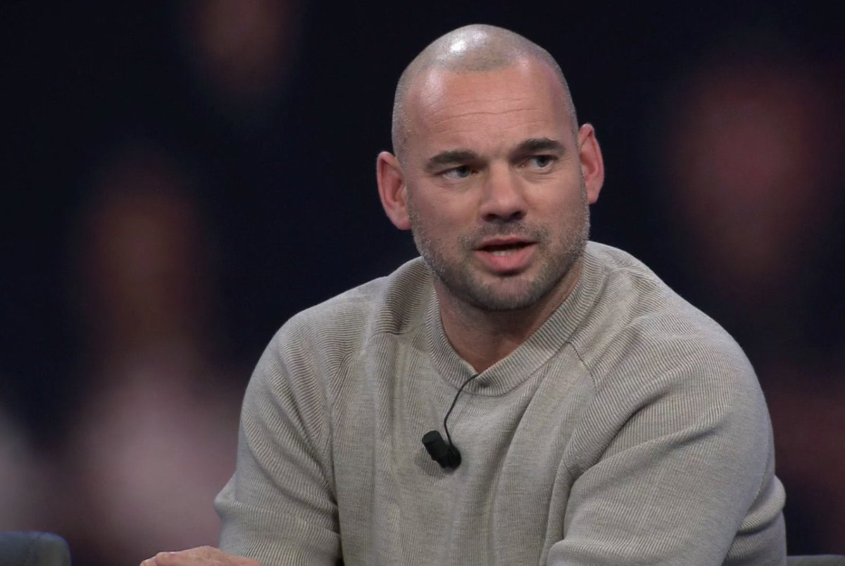 DataFutebol's tweet image. Sneijder falando sobre o que aconteceu entre Vini e Prestianni:

“O Prestianni deveria SER HOMEM e NÃO TAPAR A BOCA enquanto diz isso a Vinicius. Se vai dizer isso, pelo menos diga sem tapar a boca. É uma VERGONHA! 

É RIDÍCULO que as pessoas ainda continuem chamando as pessoas