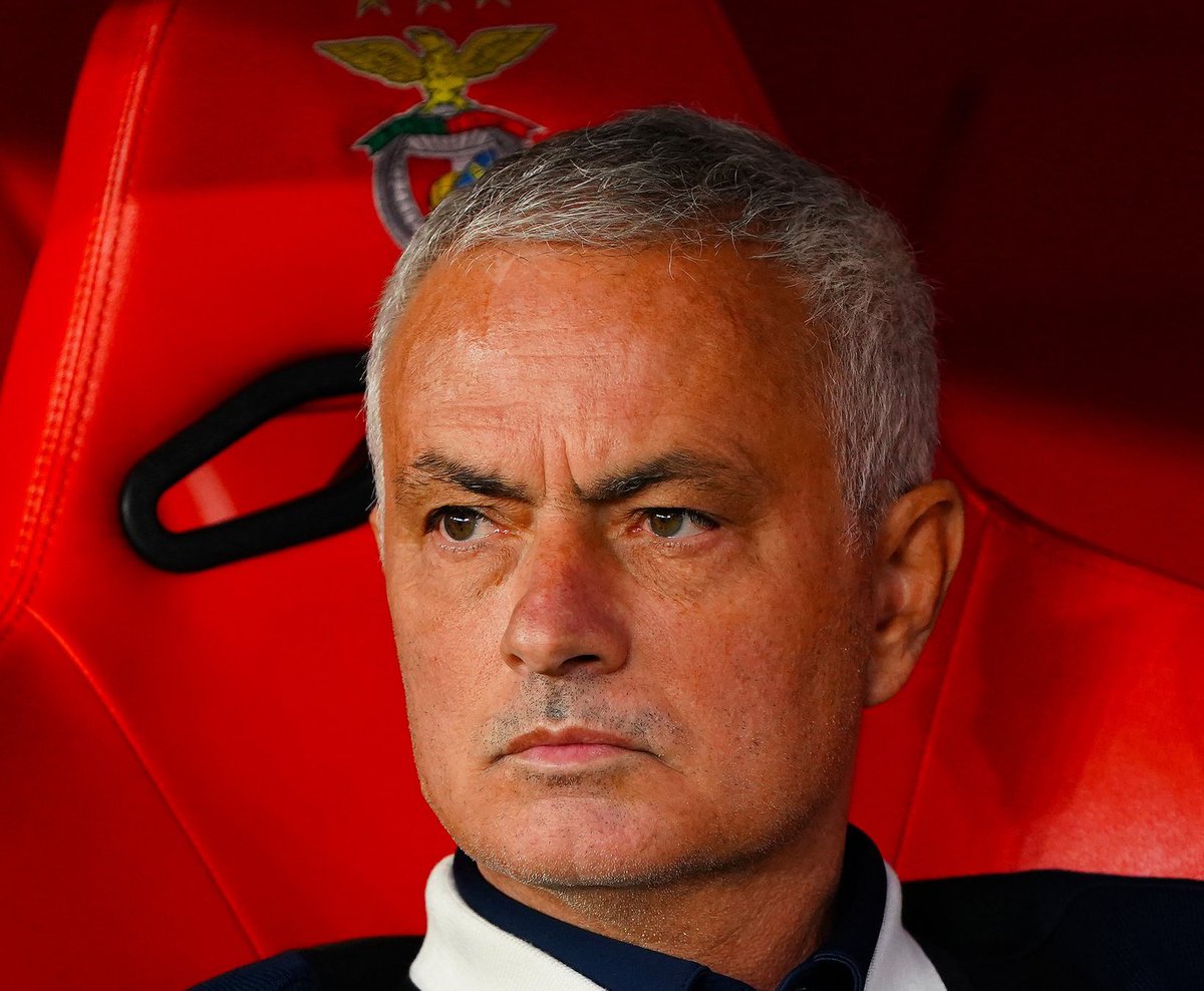 🚨 José Mourinho on Vinicius Jr: “When it happens in so many stadiums, always with the same, there is something wrong”.

“I told Vini: you scored a wonder goal, why did you celebrate like that? Why can’t you celebrate a goal with just the happiness of being a great player?”.