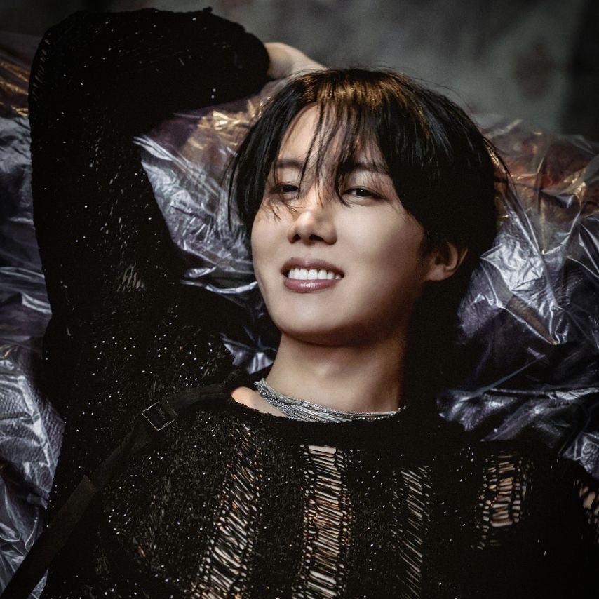 PopCrave's tweet image. Happy 32nd birthday to the talented J-Hope of #BTS.