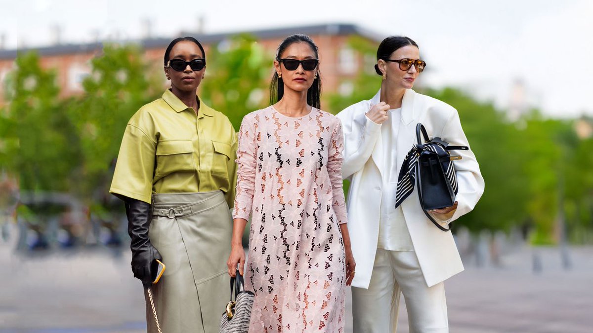 🕶️✨ Ready to elevate your sunnies game? Check out the 36 best sunglasses for women, handpicked by fashion experts! Your perfect pair is just a click away. 😎💖 

Read more here 👉 zurl.co/mdAAZ 

#FashionFinds #SunglassesGoals #MySmallStore