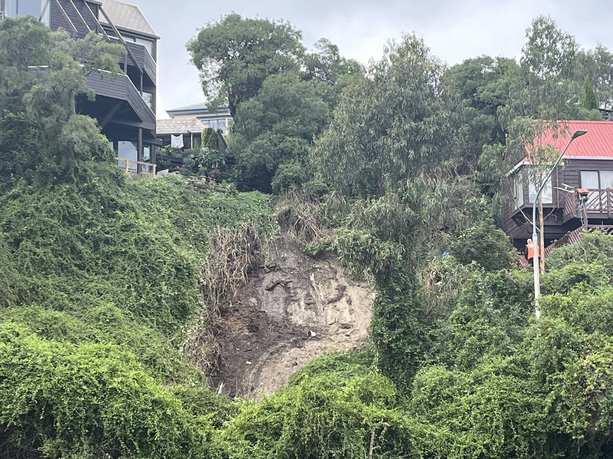 IngridLearyMP's tweet photo. Devastated that slips have happened in our community. Pls avoid the area if you can. Look after each other and yourselves! https://t.co/vjfzNfrzyv