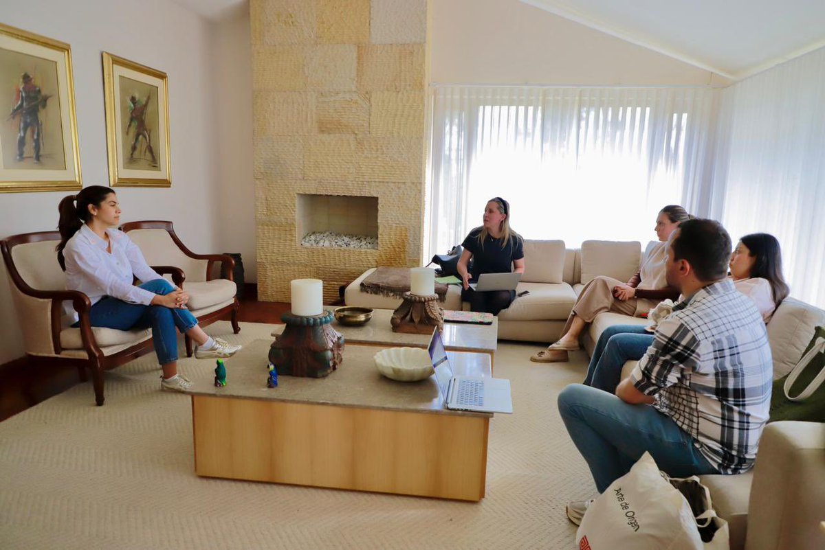 Daniela Assis Fierro tweet media