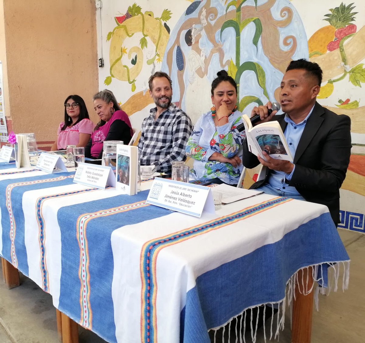 #Literatura | "Las pájaras”, la novela de Nayelli Tello que narra la historia de mujeres que marcaron la Central de Abastos de #Oaxaca 

👉 lazafra.com.mx/index.php/2026…