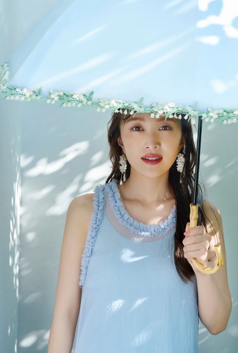 tabounahito's tweet image. becauseさんのミモザ&amp;amp;スズランの日傘、夏菜子ちゃんのは長傘だけど同じもので折りたたみがあった！あと右の傘も可愛いな…あと猫ちゃんの傘は22%OFF😳

 #because #百田夏菜子
 rakuten.co.jp/because-umbrel…