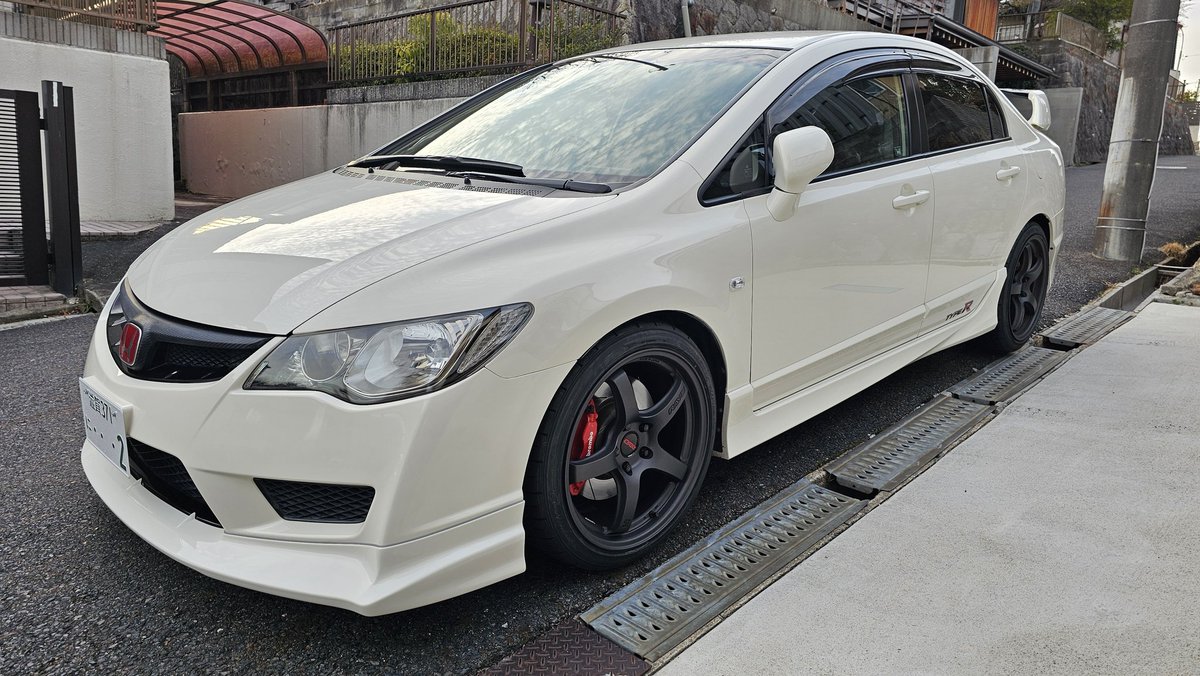 poshi_VAB's tweet photo. #この車を選んだ理由 
これまでの車人生の中で、もう���度乗りたい車を考えたとき15年前に手放したFD2が思い浮かんだので買い直しました。 https://t.co/U4tQ9f52V3