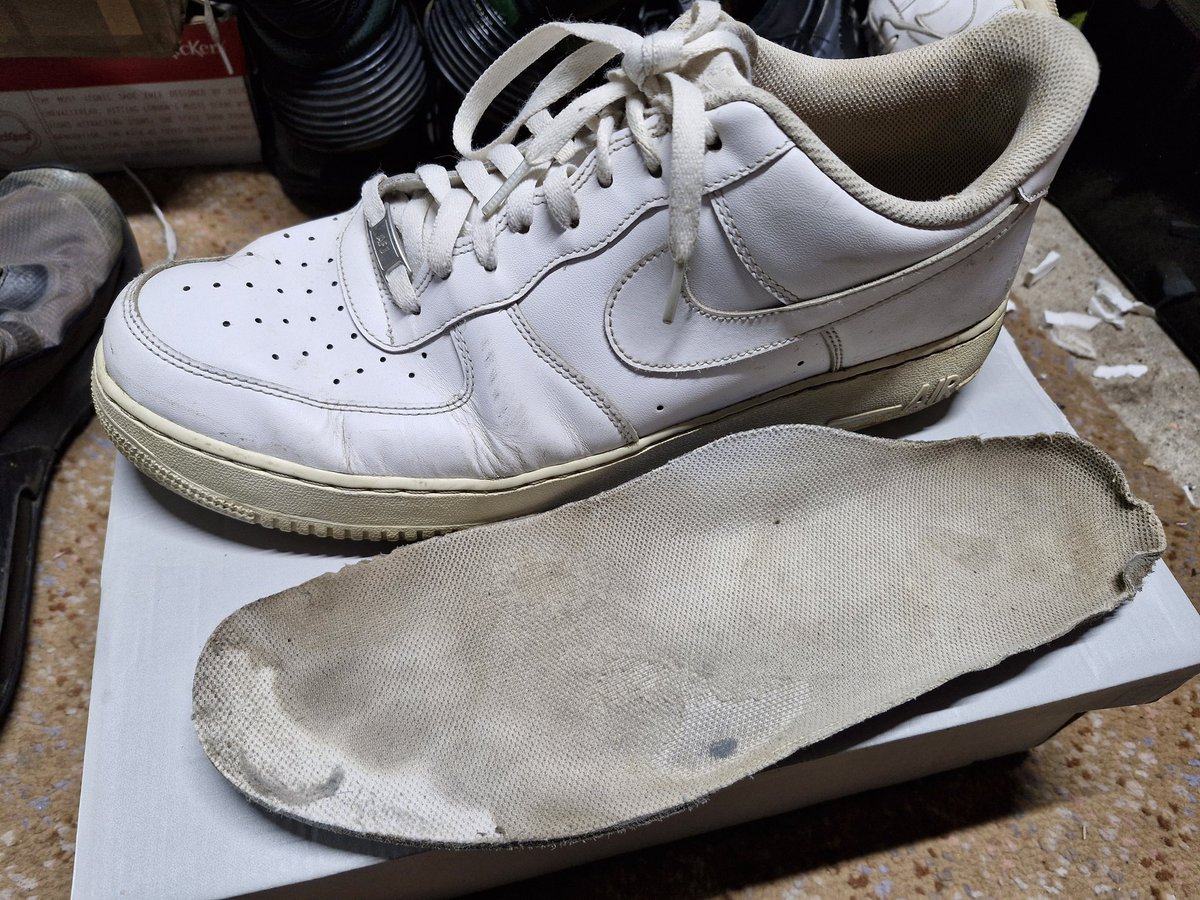 swallowmyairs's tweet photo. My latest project Size uk13 nike air force 1's #nikeair #nikeaf1 #trainers #sneakers #getinmybelly #digestingnikes https://t.co/2GZee6GovH