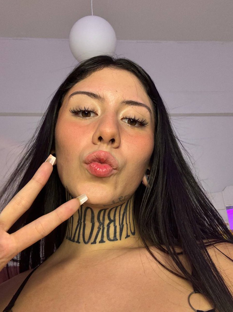 EmilyVSCodes's tweet image. just here pretending the world revolves around me 😏