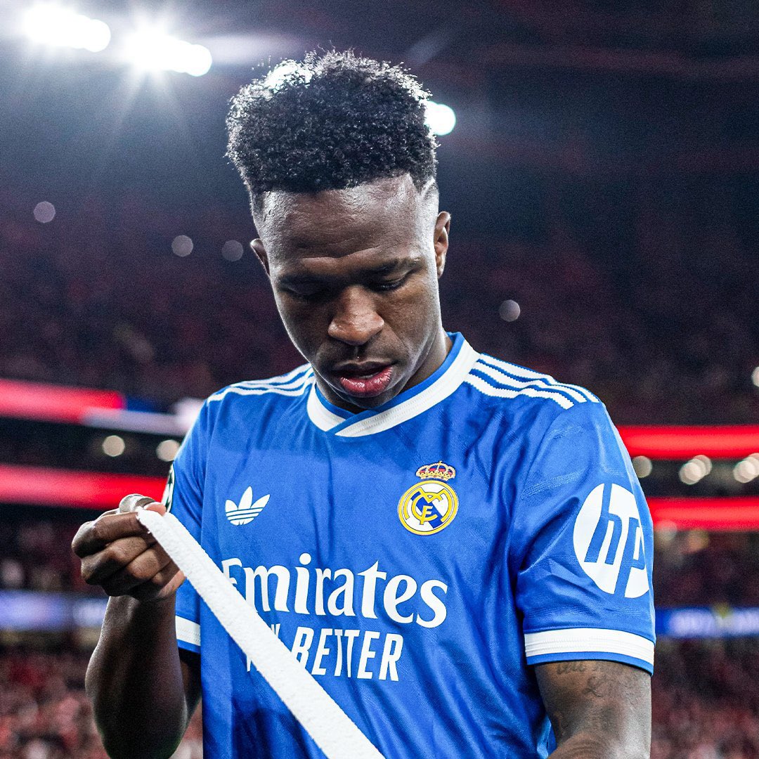 🚨🚨 COMMUNICATION DE VINICIUS JR SUR INSTAGRAM 😡

« Les racistes sont avant tout des lâches. Ils doivent se mettre leur maillot devant la bouche pour montrer à quel point ils sont faibles

Mais ils bénéficient de la protection d'autres personnes qui, en théorie, ont