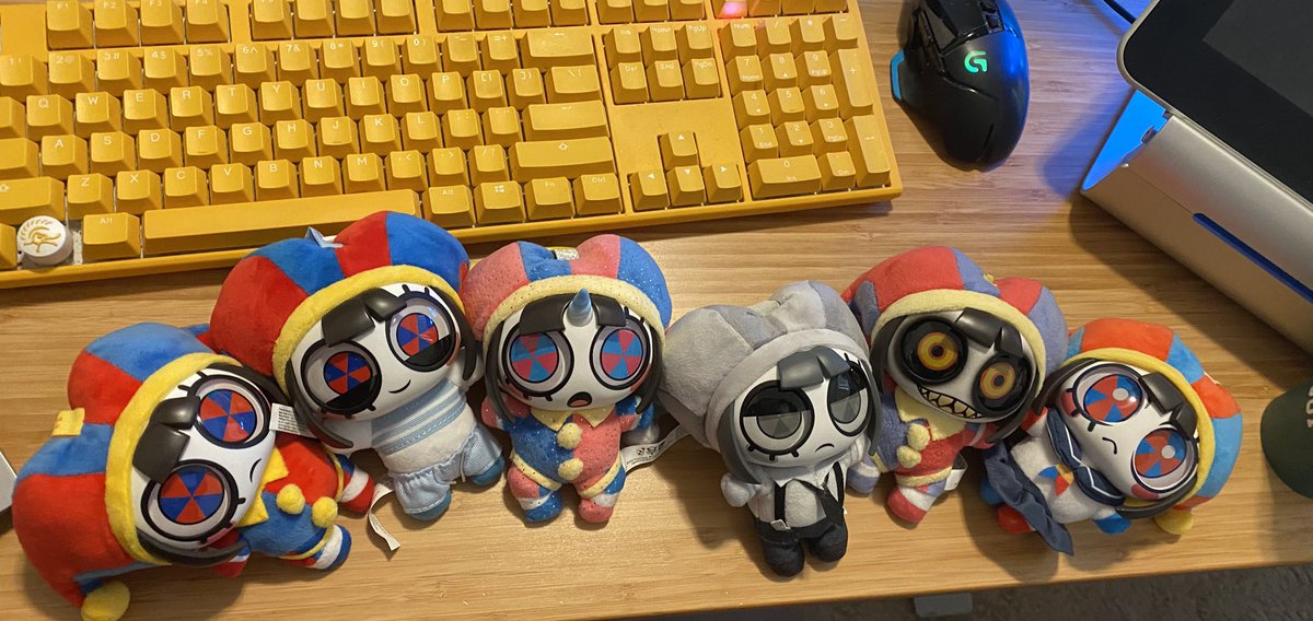 PummyPumpkins's tweet photo. Got my pomni labubus!! I purchased the 6 pack ! I even got the ultra rare pomni! https://t.co/5aAmmgB1r3