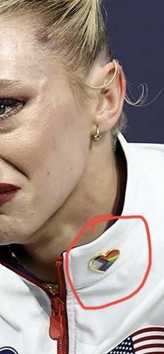 Liefvonerickat's tweet photo. @YahooSports Ugliest ugly cry on record. She choked on that pen energy https://t.co/7G30h5sChK