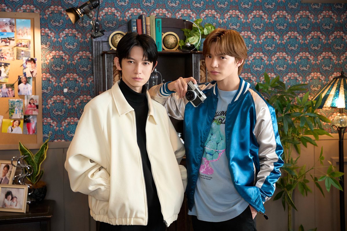 BoysLoveHubENG's tweet image. 🚨 Sato Taiki (EXILE) &amp;amp; Kanata Hongo star in the Japanese adaptation of #LinkClick #時光代理人.

With strong BL subtext, the story follows two guys who run the “Time Photo Studio” and use superpowers to dive into their clients’ photographs, reliving memories and altering the past…