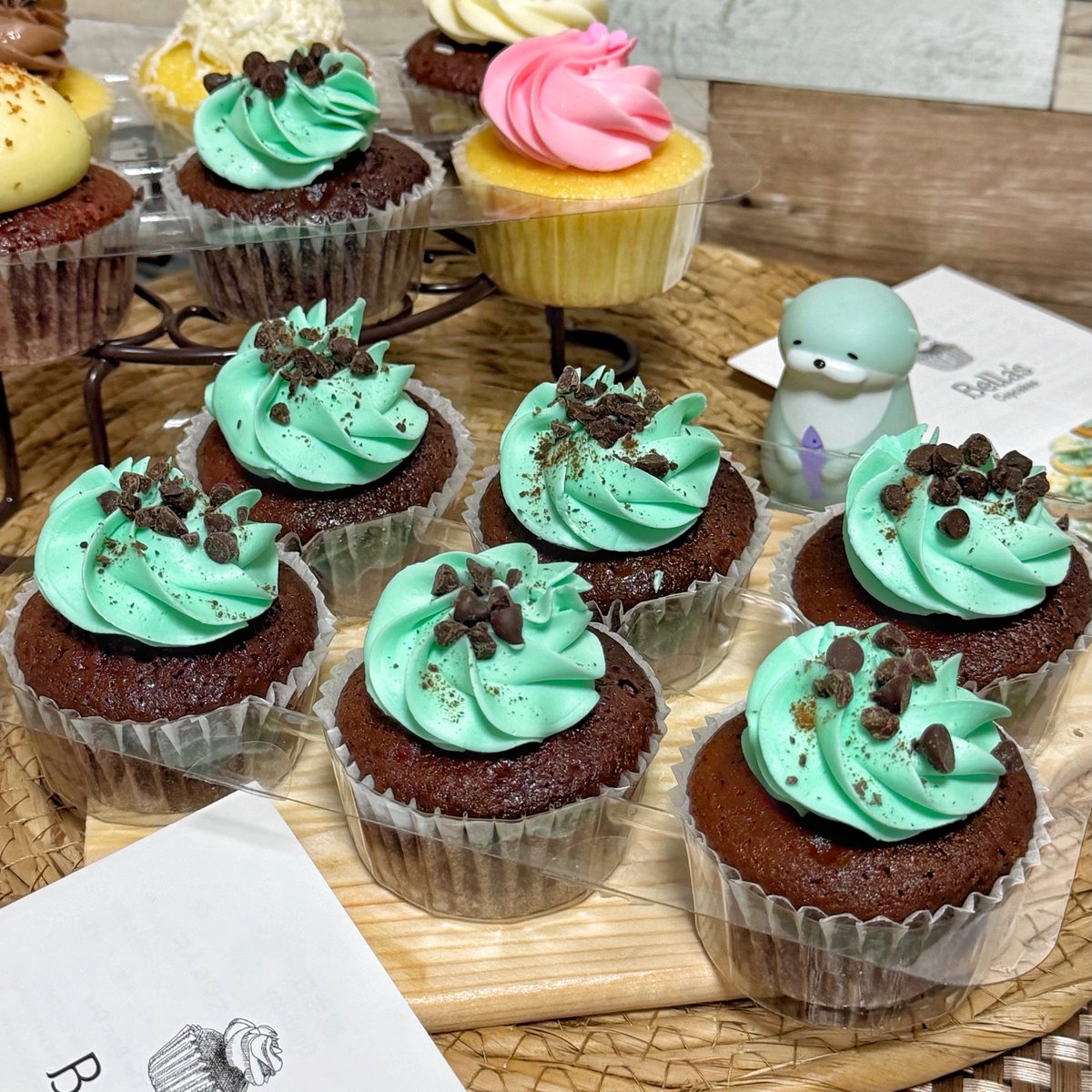 ベラズカップケーキさんからチョコミントのカップケーキをいただきまし