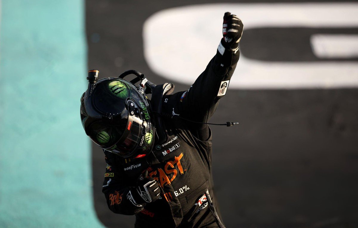TORCARonMotors's tweet photo. 🚨 𝗕𝗥𝗘𝗔𝗞𝗜𝗡𝗚 𝗧𝗢𝗥𝗖𝗔𝗥 𝗡𝗘𝗪𝗦 🚨
Following @drivy101's recent championship victory - in which he didn't win a single race - the points format will be entirely overhauled.

The first act of TORCAR's new higher-ups is to abandon the playoff format completely.

For the very first time in RfR Cup history, the championship will be decided by a full season points format over the span of 20 races. No post-season, no gimmicks, just pure season-long battles.