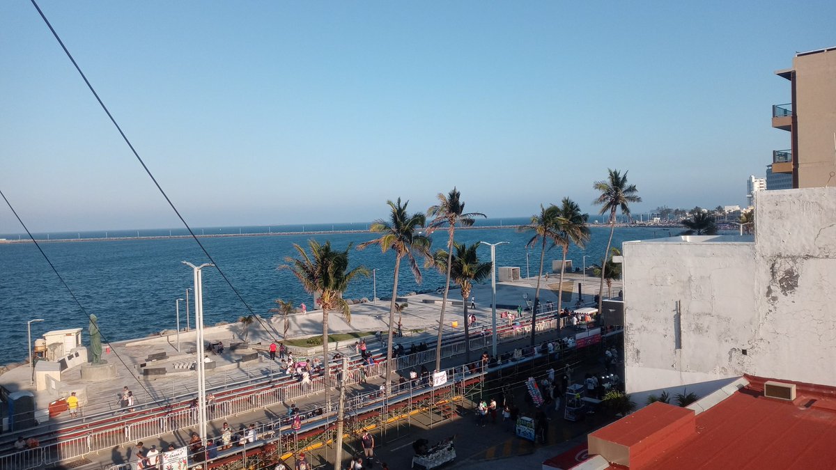 santy y moni tweet media