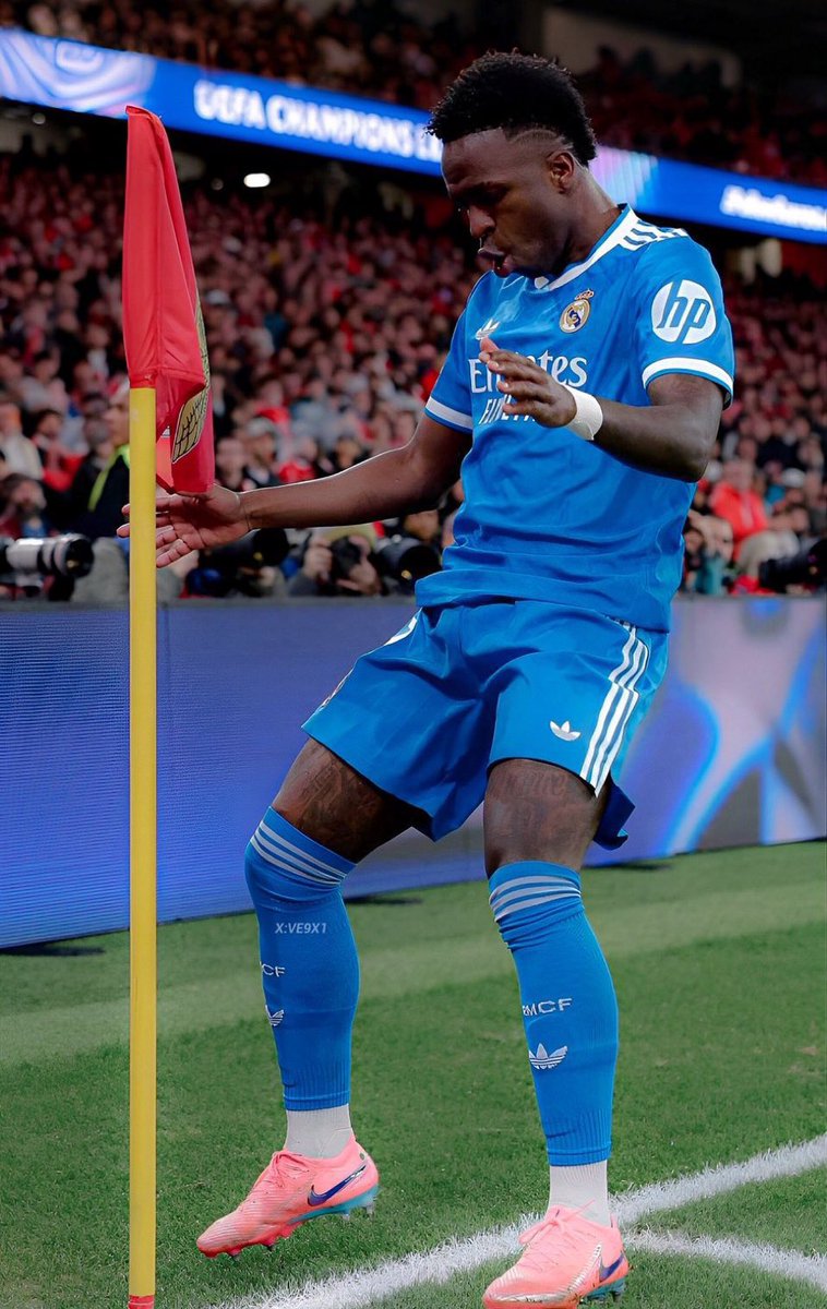 La supuesta provocación de Vini es un baile al banderín. 

No ha habido ningún jugador que haya tenido que aguantar estas cosas.