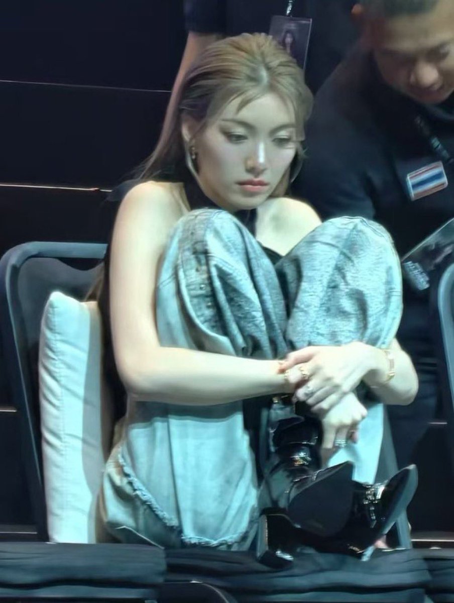 orangesmalling's tweet image. 아으으으으.