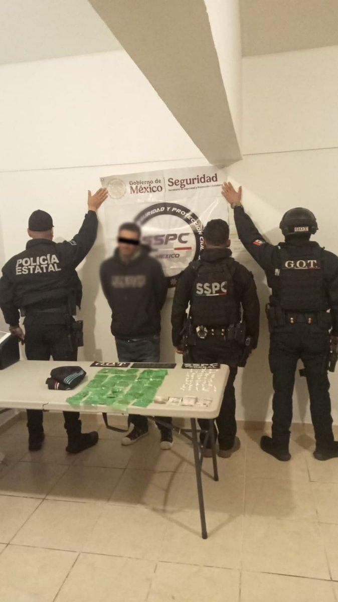 Detienen a presunto narcomenudista en la colonia Los Tapiros #Nogales

Más información en: eldiariodesonora.com.mx/nogales/2026/0…