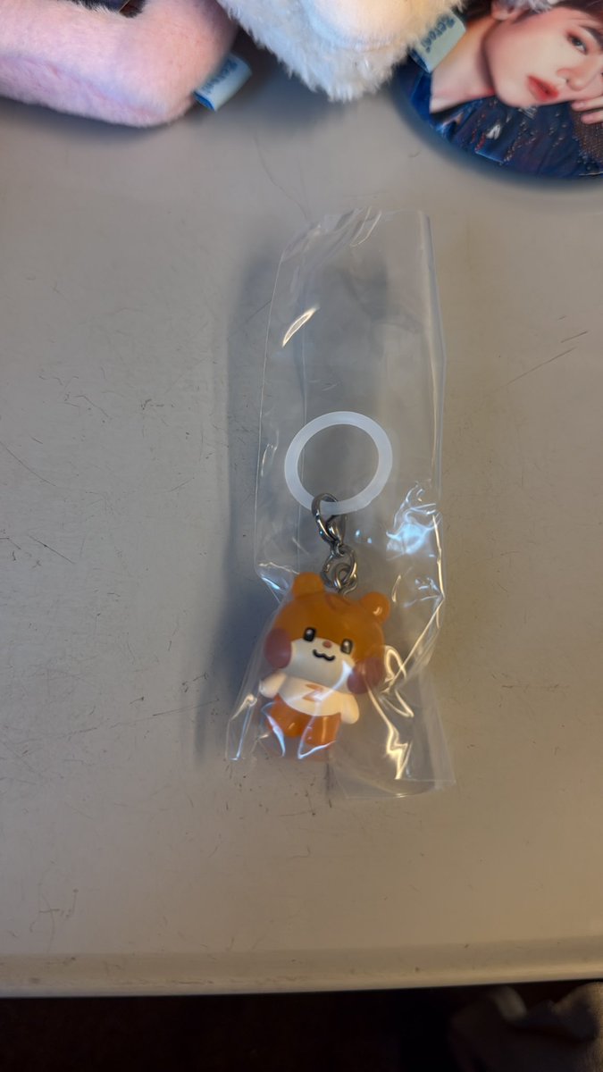zbone0420's tweet photo. Zeroni ZEROBASEONE ゼロニ　ゼベワン　交換　めじるしアクセサリー

譲　ビニニ
求　ハニニ

お心当たりのある方お願いいたします。
本日、明日会場　手渡し希望 https://t.co/TsGe4XFmvX