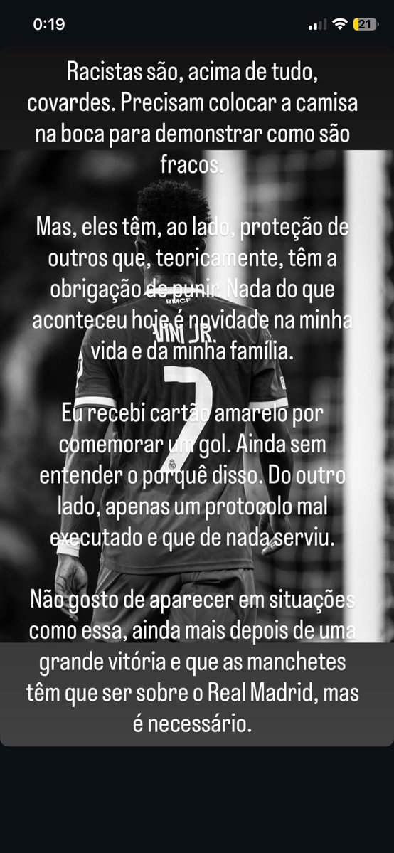 AlbertOrtegaES1's tweet image. Vinícius Júnior, en Instagram:

"Los racistas son, por encima de todo, cobarde. Por eso necesitan taparse la boca con la camiseta".

"Vi la tarjeta amarilla por celebrar un gol. En el otro lado, se ejecutó un protocolo antiracista que no sirvió de nada".