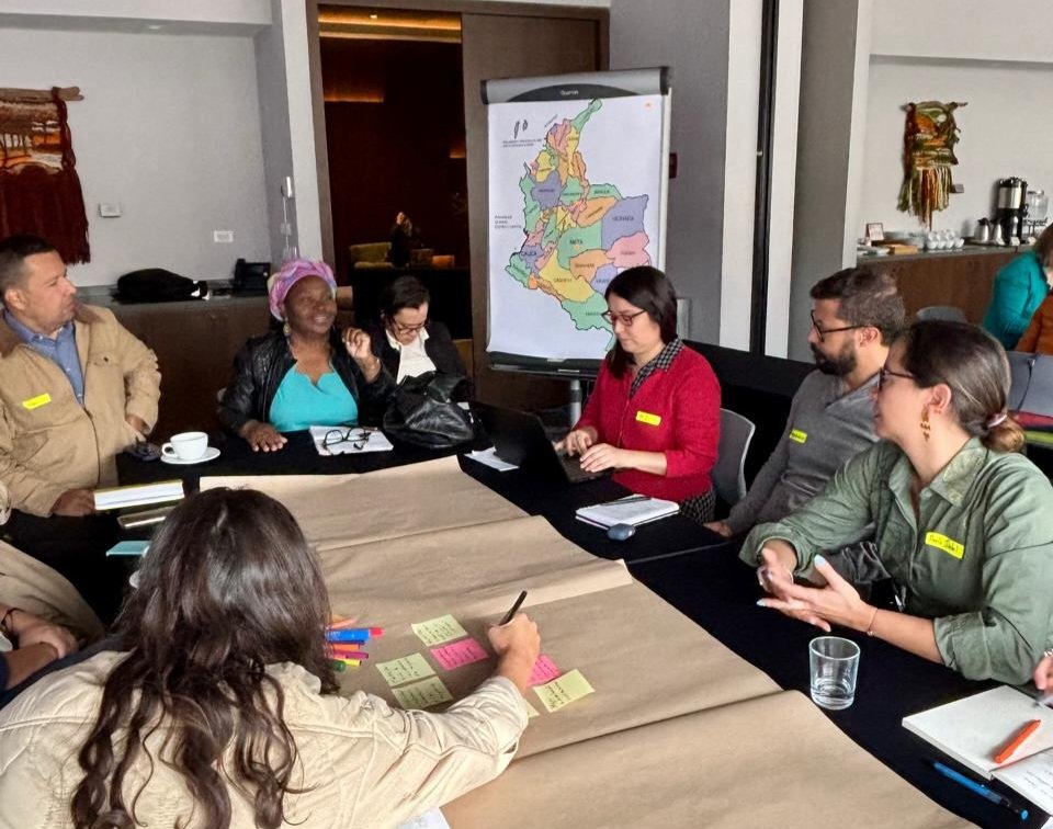 EmbAlemaniaCOL's tweet photo. “Transformar para conservar”:  diversos actores exploraron cómo se pueden fortalecer las capacidades de los pueblos indígenas y afrodescendientes en la conservación de la biodiversidad. Un evento que forma parte de la preparación del nuevo proyecto IKI. https://t.co/wpt6IQ8eb6